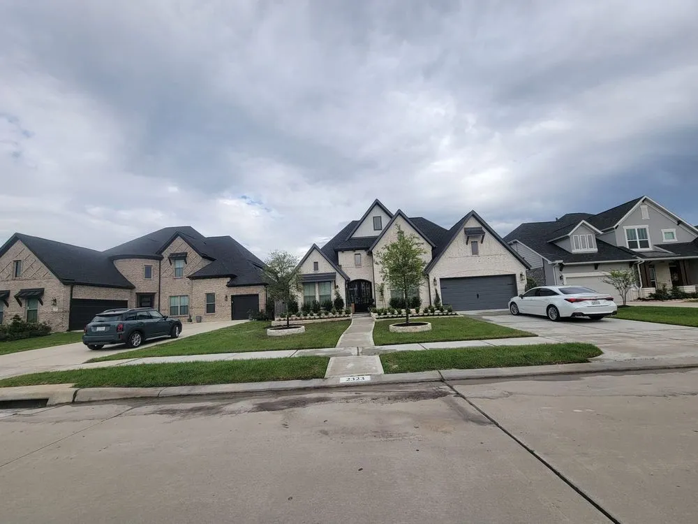 Reliable lawn mowing service for beautiful yards across Sugar Land, TX - Arellano Landscaping