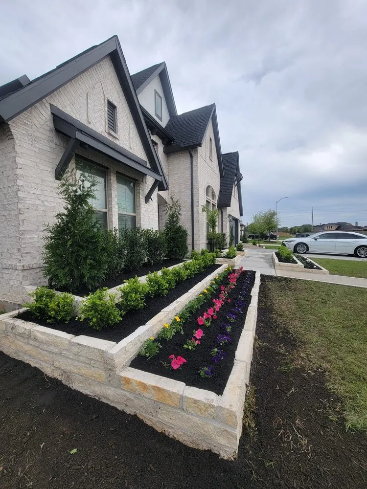 Professional yard cleanup service for homes across Sugar Land, TX - Arellano Landscaping