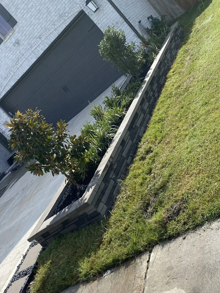 Top-rated landscape design for year-round maintenance in Sugar Land, TX by Arellano Landscaping