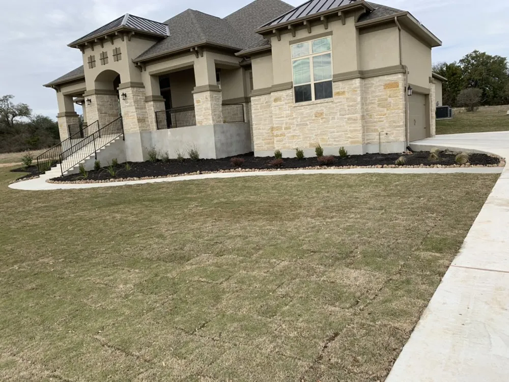 Professional garden landscaping with custom design in San Antonio, TX by Arevalo’s landscape