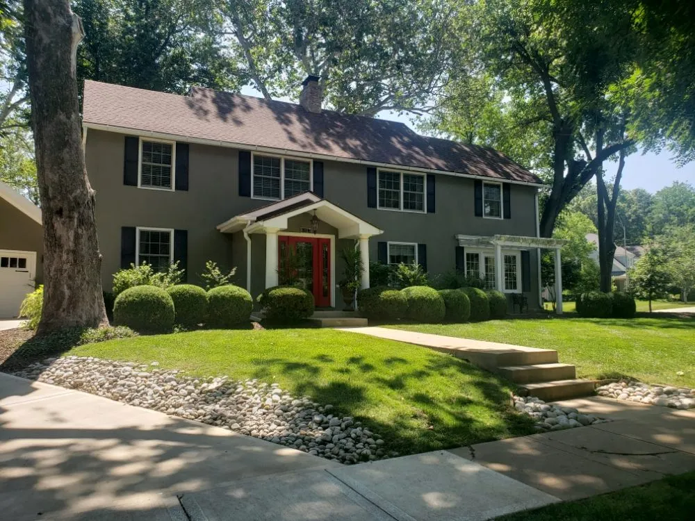 Professional garden landscaping in Independence, MO by Argueta Landscaping and Tree Care