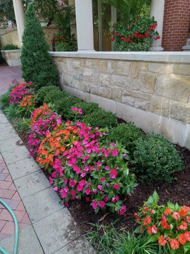 Custom garden landscaping for homes in Independence, MO by Argueta Landscaping and Tree Care