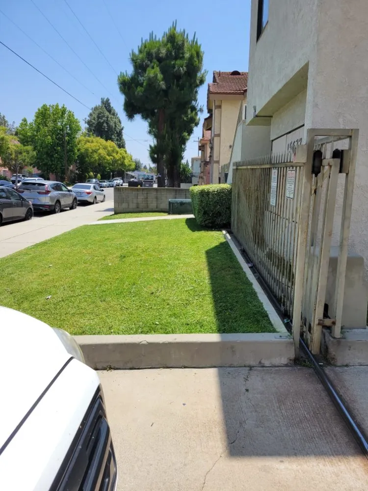 Expert outdoor landscaping experts serving Los Angeles, CA - Arias Garden Service and Landscaping