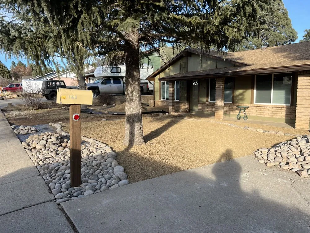 Professional yard maintenance experts serving Phoenix, AZ - Arizona Radiant Landscapes