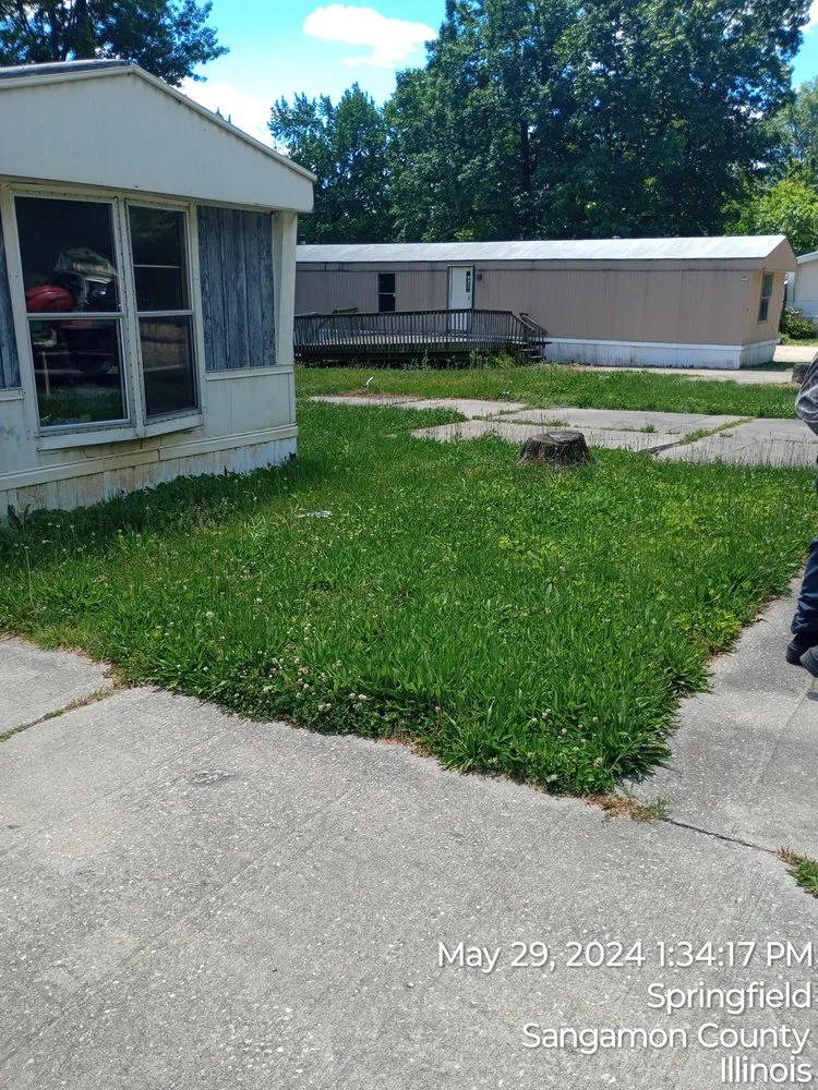 Reliable yard maintenance in Springfield, IL by Arjun's Lawn Care