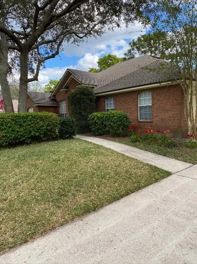 Custom landscape installation in Jacksonville, FL - Arlington Green Mowers