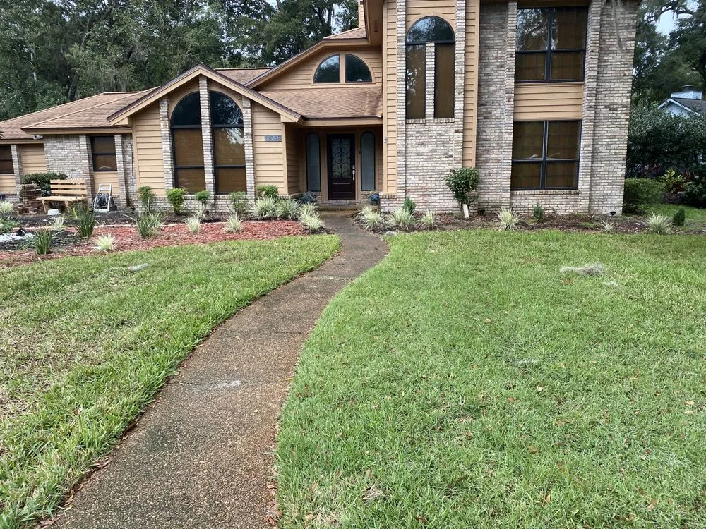 Top-rated landscape installation for year-round maintenance in Jacksonville, FL by Arlington Green Mowers