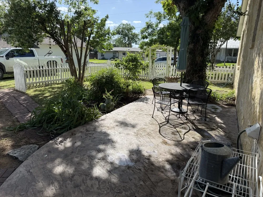 Affordable lawn care service experts serving Comfort, TX - Armando Lawn Tree Trimming Window Handy Man Services