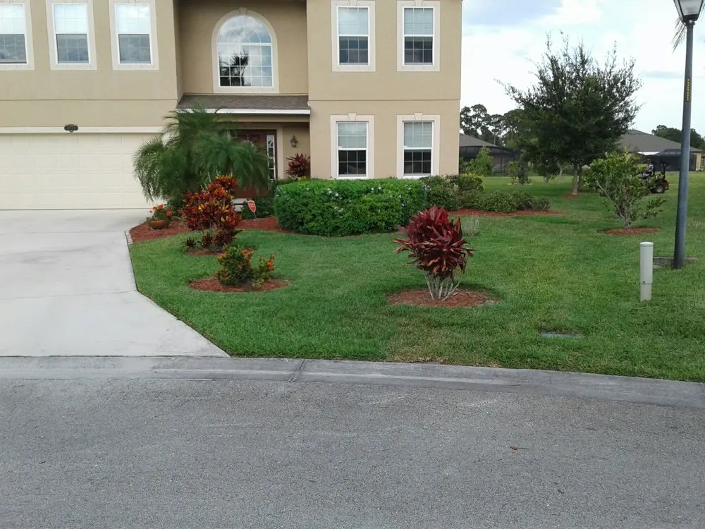 Top-rated yard maintenance in Vero Beach, FL by Armando's Landscaping