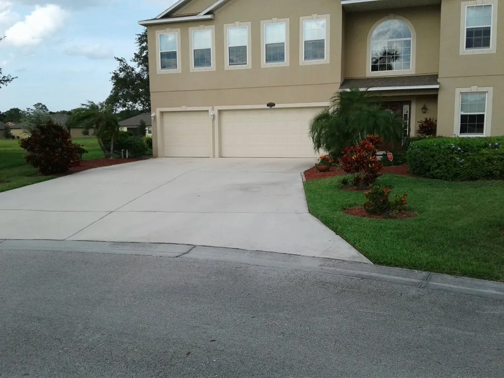 Top-rated outdoor landscaping with custom design across Vero Beach, FL - Armando's Landscaping