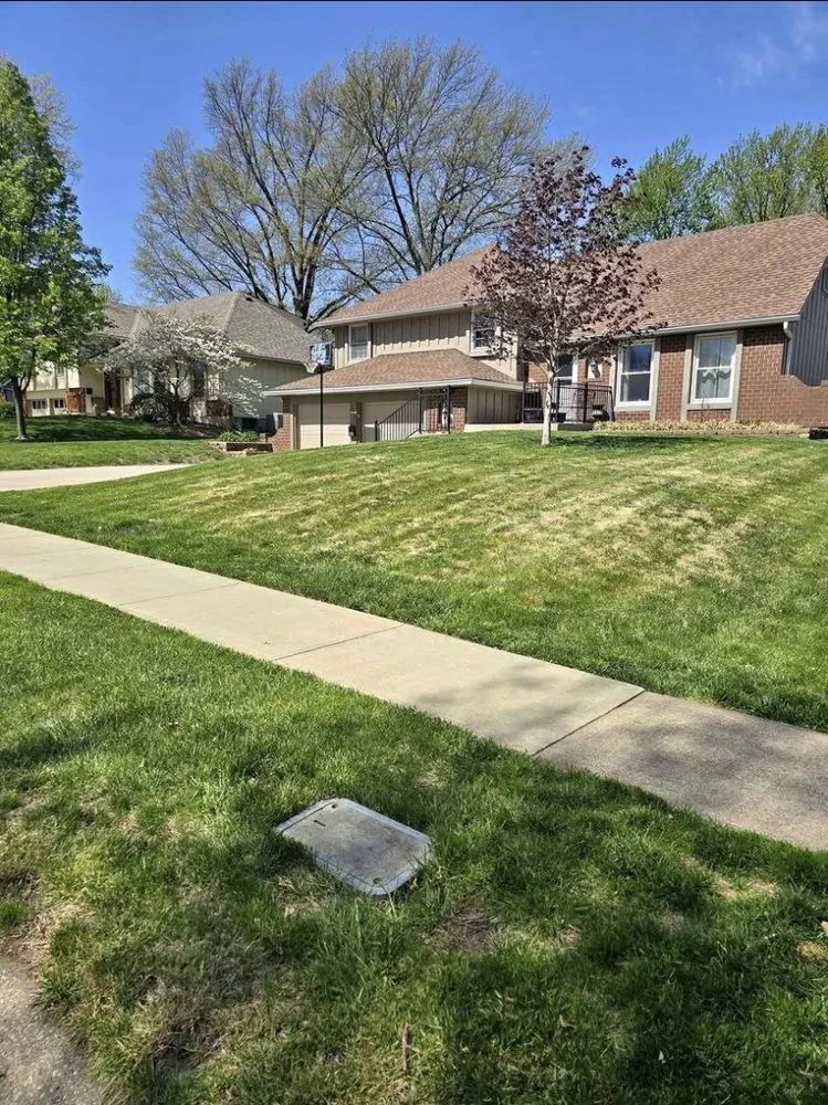 Reliable lawn mowing service near you across Kansas City, KS - Armendariz Landscaping