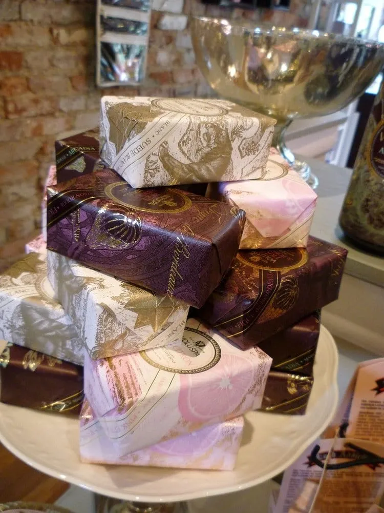 Top-rated yard cleanup service for homes in Costa Mesa, CA by Armstrong Garden Centers