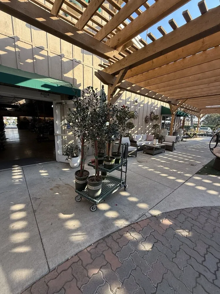 Custom landscaping services in Tustin, CA - Armstrong Garden Centers