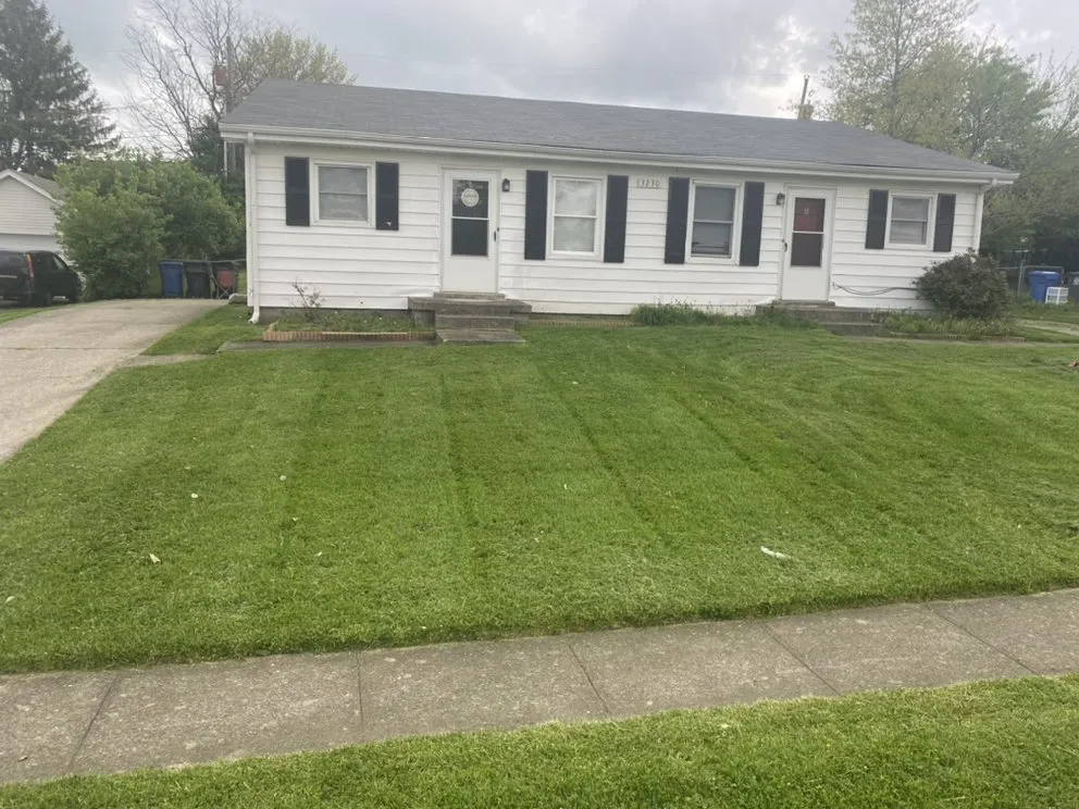 Professional yard cleanup service for homes in Berea, KY by Armstrong Lawn Service