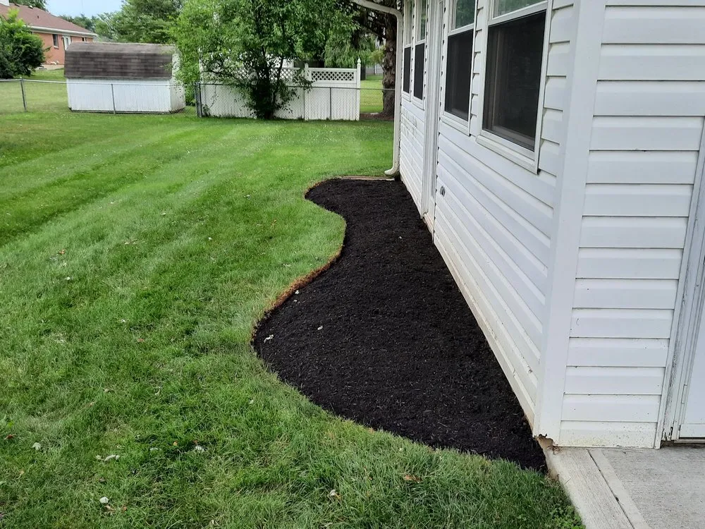 Local yard maintenance in Dayton, OH by Arnett Lawn & Lanscape