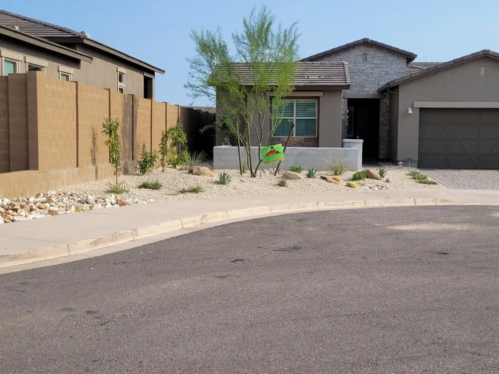 Reliable lawn mowing service in Phoenix, AZ - Arnold's Custom Landscaping