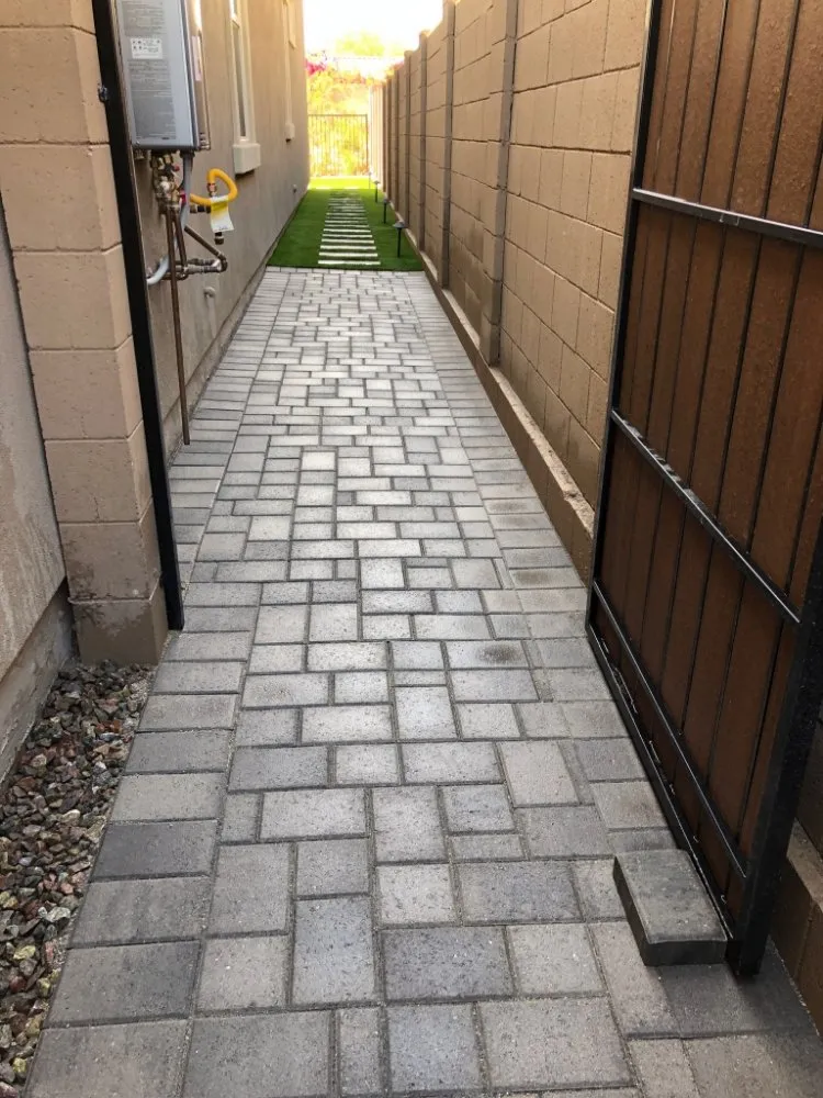 Custom outdoor landscaping experts serving Phoenix, AZ - Arnold's Custom Landscaping