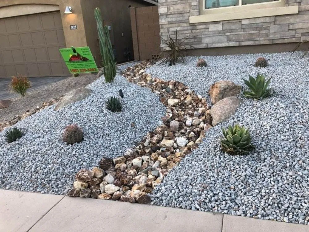 Custom garden landscaping in Phoenix, AZ by Arnold's Custom Landscaping