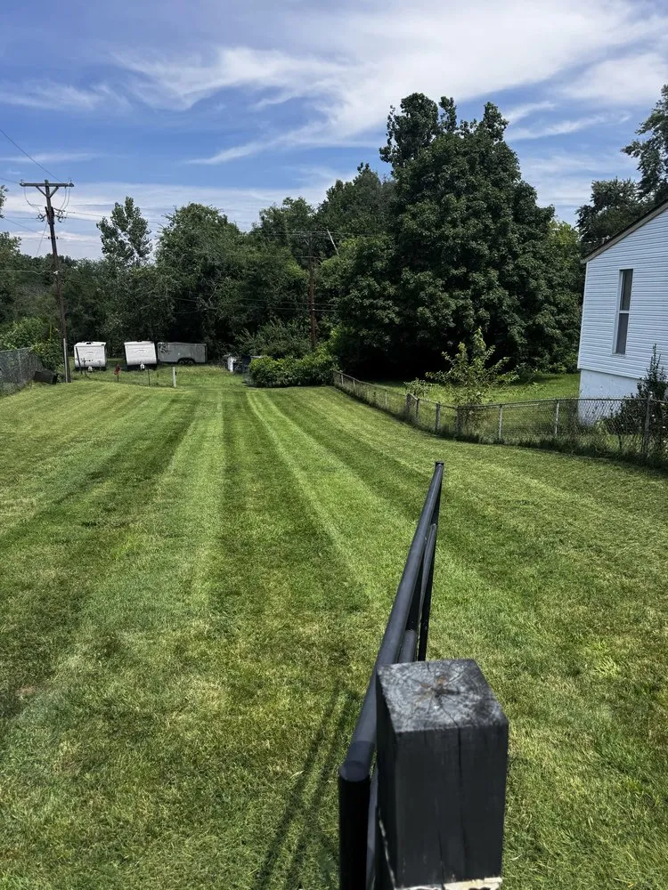 Custom lawn mowing service in Independence, MO - Arnold’s Reliable Lawncare