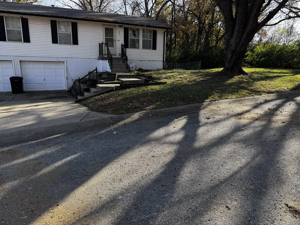 Top-rated lawn care service in Independence, MO - Arnold’s Reliable Lawncare