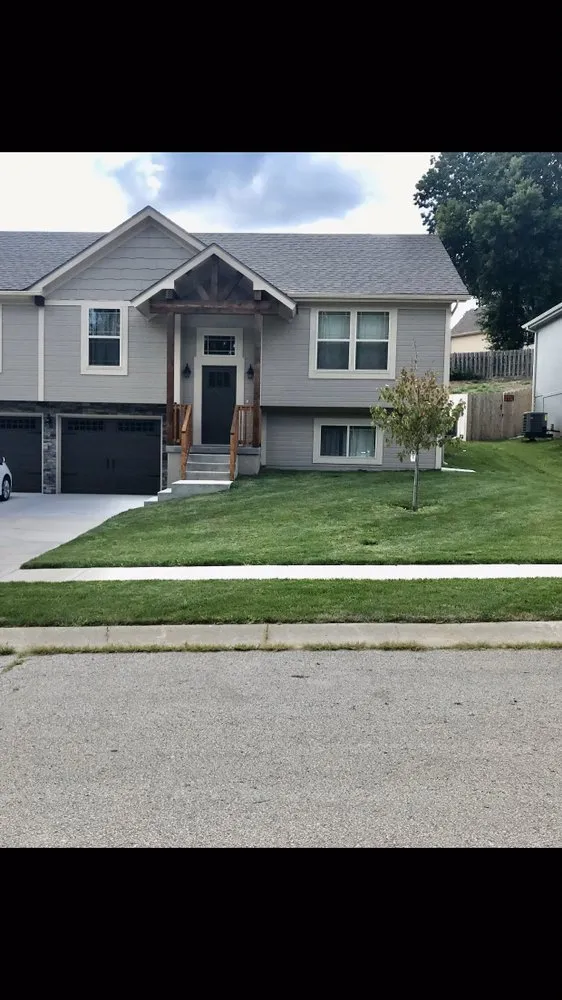 Local lawn care service experts serving Sugar Creek, MO - Aron & Sons Lawn Care