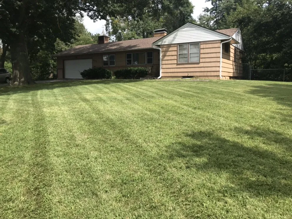 Affordable landscape design experts serving Sugar Creek, MO - Aron & Sons Lawn Care