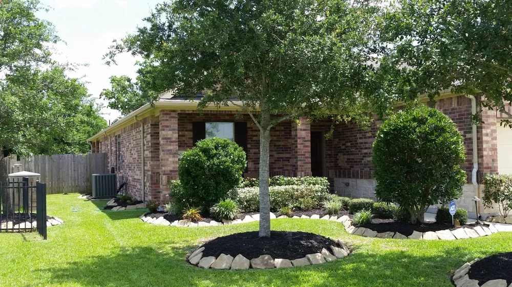 Top-rated landscape installation for residential properties in Pearland, TX by Arredondo's Landscaping