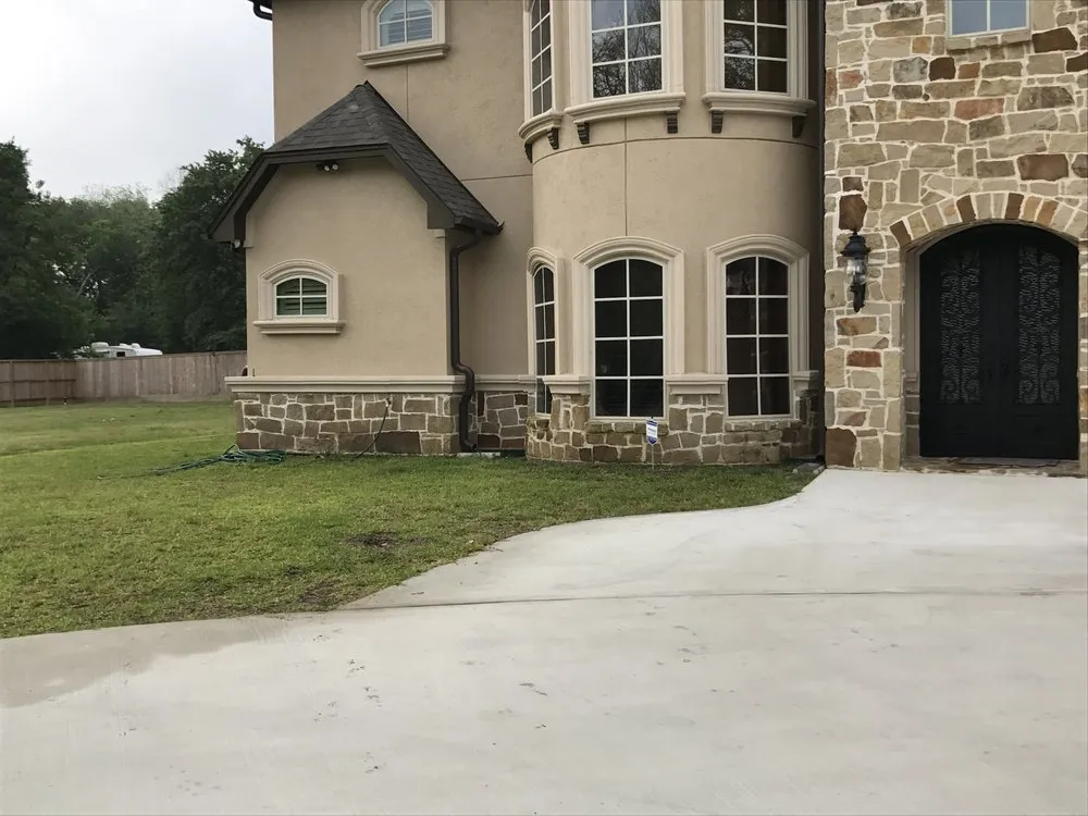 Professional outdoor landscaping for beautiful yards across Pearland, TX - Arredondo's Landscaping