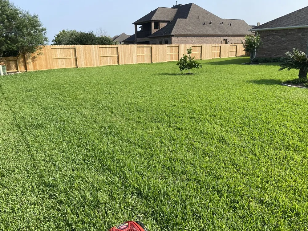 Affordable garden landscaping in Manvel, TX by Arreola’s Cleaning Services