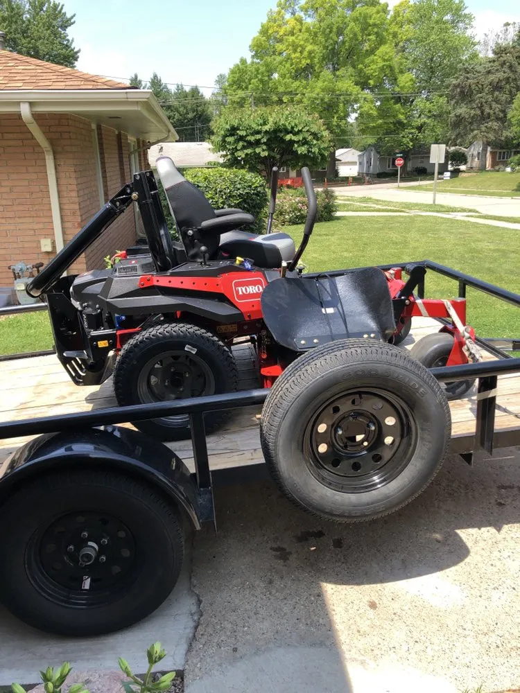 Trusted lawn mowing service experts serving West Des Moines, IA - Arriaga Lawn Maintenance