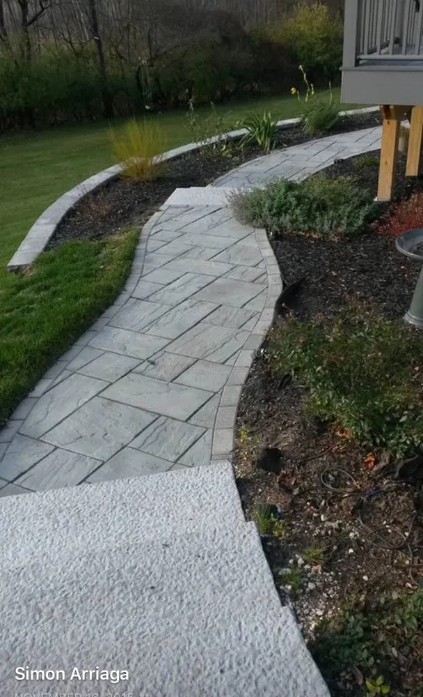 Affordable garden landscaping in West Chicago, IL by Arriaga pavers