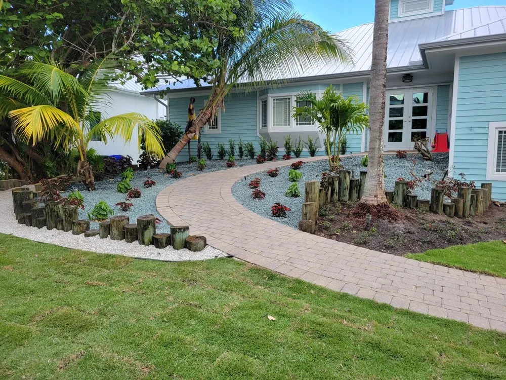 Custom garden landscaping in Naples, FL - Arrow Landscaping and Designs