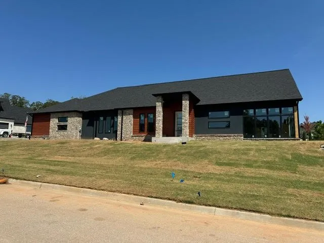 Expert lawn care service experts serving Broken Arrow, OK - Arrow Pines Projects