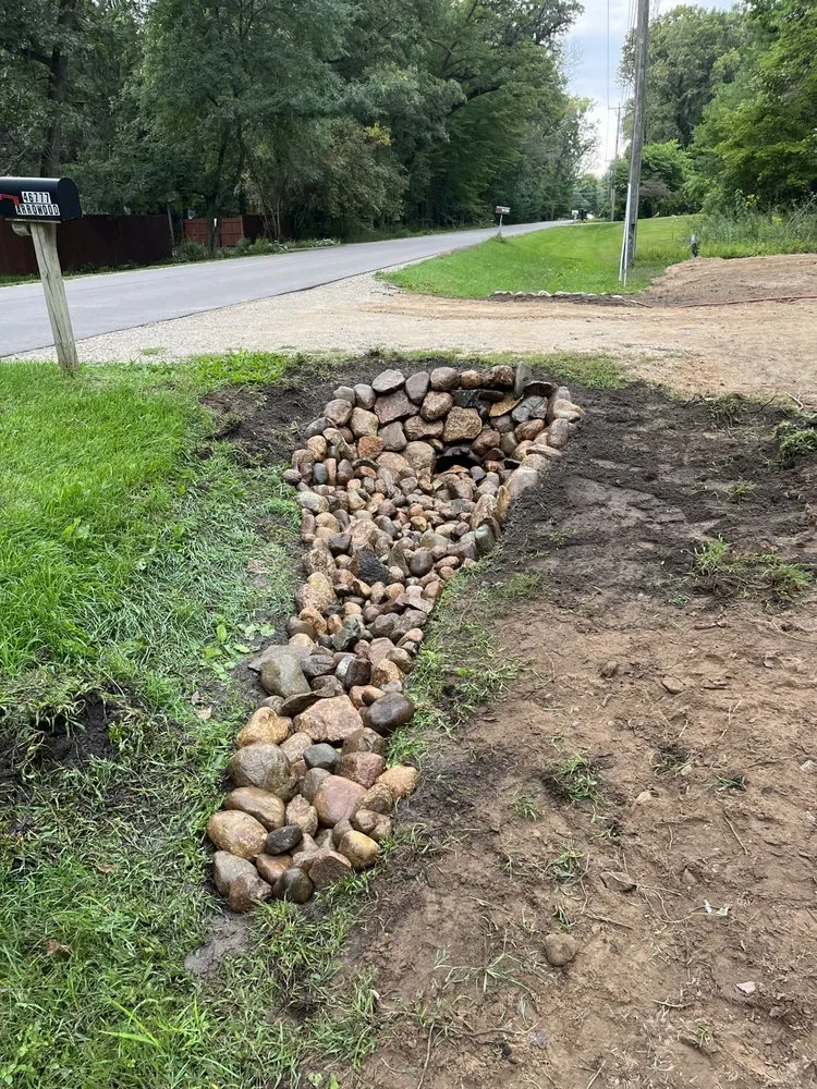 Local landscaping services experts serving Anahuac, TX - Arrowoods Lawn Service