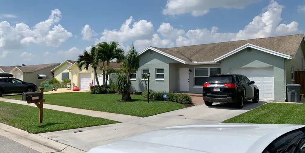 Trusted lawn mowing service in Miami Gardens, FL by Arrow’s Lawn Service