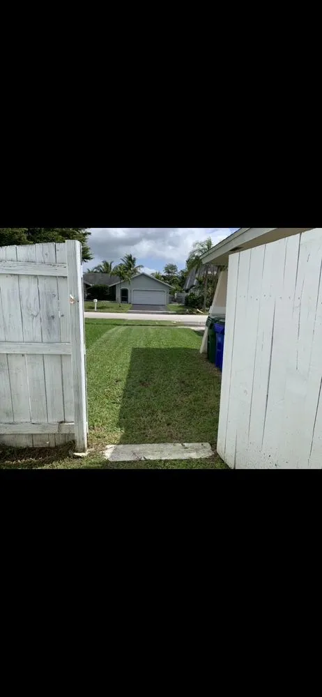 Local garden landscaping for beautiful yards in Miami Gardens, FL by Arrow’s Lawn Service