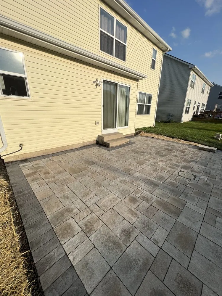 Local residential landscaping experts serving Shorewood, IL - Arroyo Lawn Care And Snow