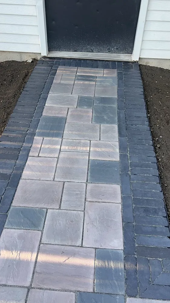 Professional garden landscaping in Shorewood, IL - Arroyo Lawn Care And Snow