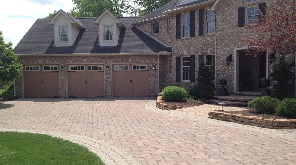 Top-rated lawn mowing service experts serving Chillicothe, OH - Arselli's Landscape and Design