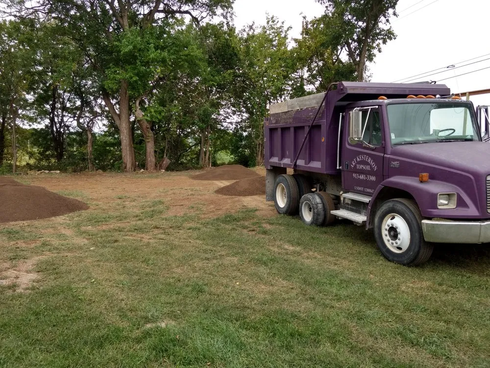 Affordable yard maintenance experts serving Overland Park, KS - Art Kesterson Topsoil