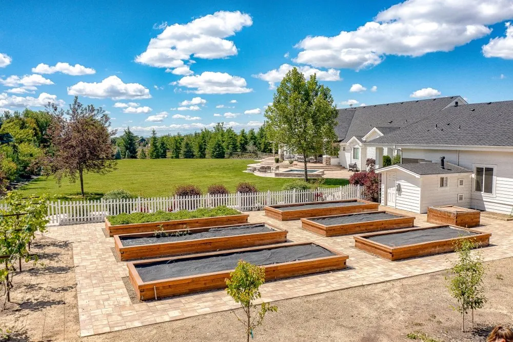 Top-rated lawn mowing service in Boise, ID by Art of the Earth