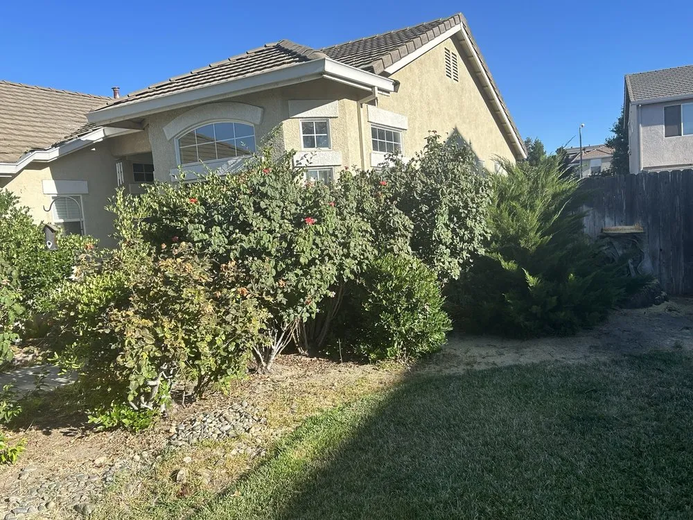 Affordable garden landscaping for residential properties in Manteca, CA by Arteaga’s Amazing Lawn And Garden Services