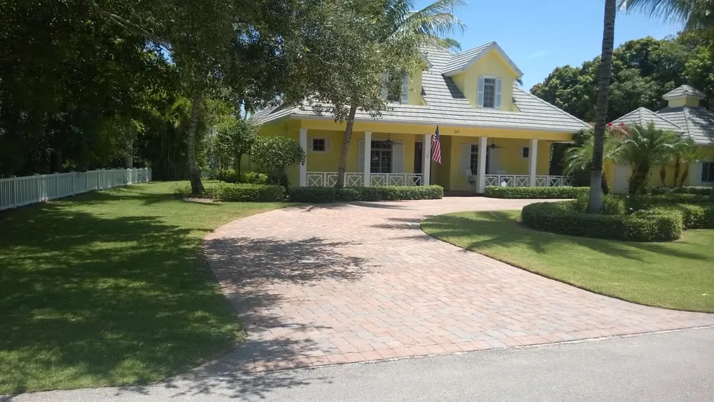 Affordable garden landscaping for beautiful yards across Naples, FL - Arthur Lawn Care