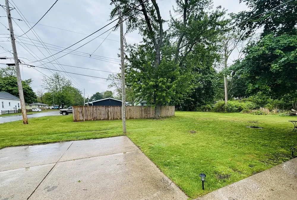 Reliable yard cleanup service experts serving Benton Harbor, MI - Arthurs Lawn Service