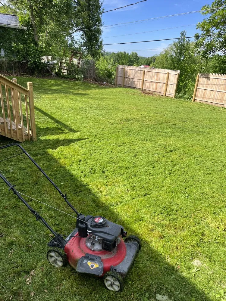 Affordable garden landscaping for homes in CEDAR RAPIDS, IA by Artic Lawns Solutions