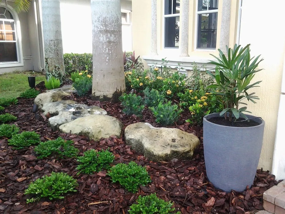 Top-rated yard cleanup service in Fort Lauderdale, FL by Artisan Landscapes