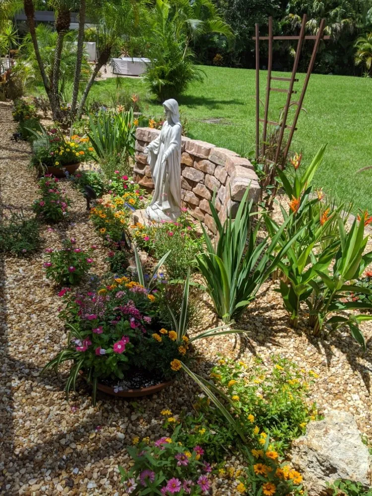 Affordable garden landscaping in Longwood, FL by Artiscape