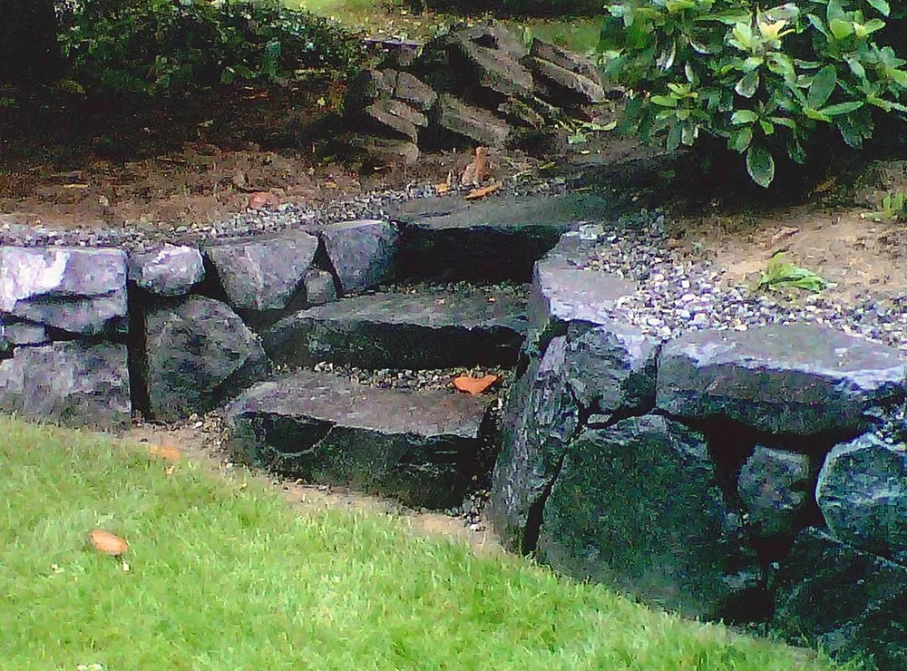 Professional garden landscaping in Tacoma, WA - Artist Rock Wall