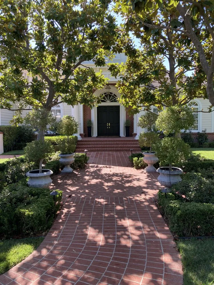 Custom yard maintenance in Somis, CA - Artistic Landscape