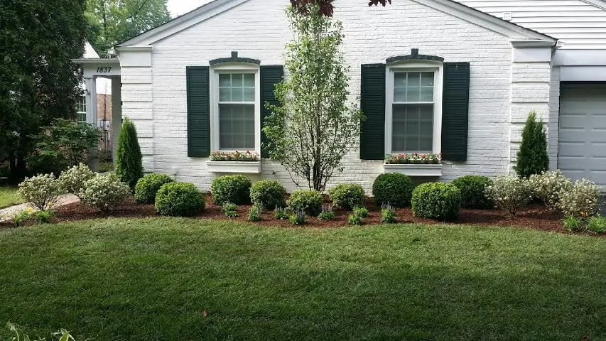 Custom landscape design experts serving Des Plaines, IL - Artistic Landscapes, LLC